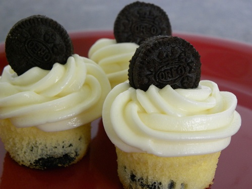 https://sweetpartyplace.com/wp-content/uploads/2011/07/mini-cupcakes-oreo.jpg