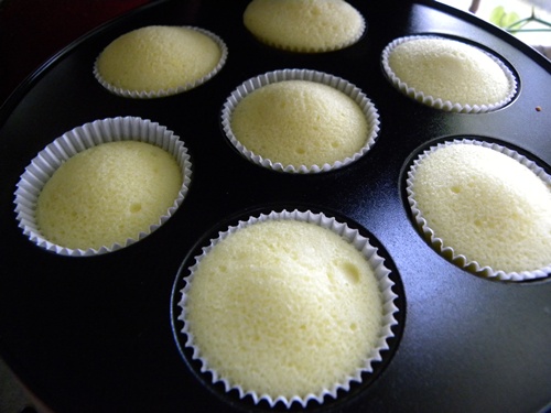 https://sweetpartyplace.com/wp-content/uploads/2011/07/sunbeam-mini-cupcake-maker1.jpg
