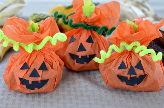 Super Easy Jack-O-Lantern Tissue Paper Treat Holder - Sweet Party Place