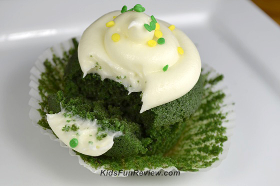 green velvet cupcakes 2