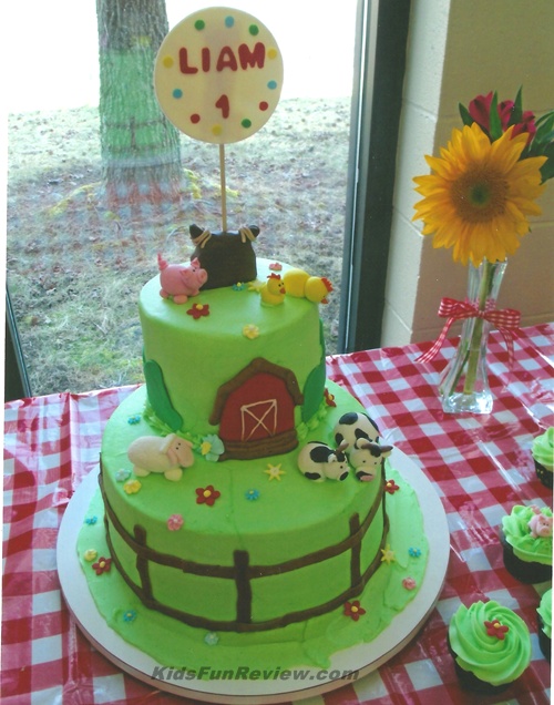 Farmyard first birthday cake 1