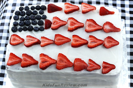red and blue patriotic cake for 4th of july