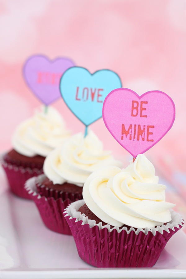 Love these Valentine's Day conversation heart printable cupcake toppers