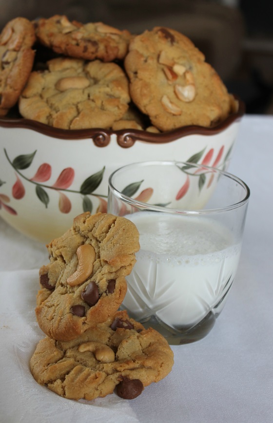 cashew butter chocolate chipe cookies recipe plated