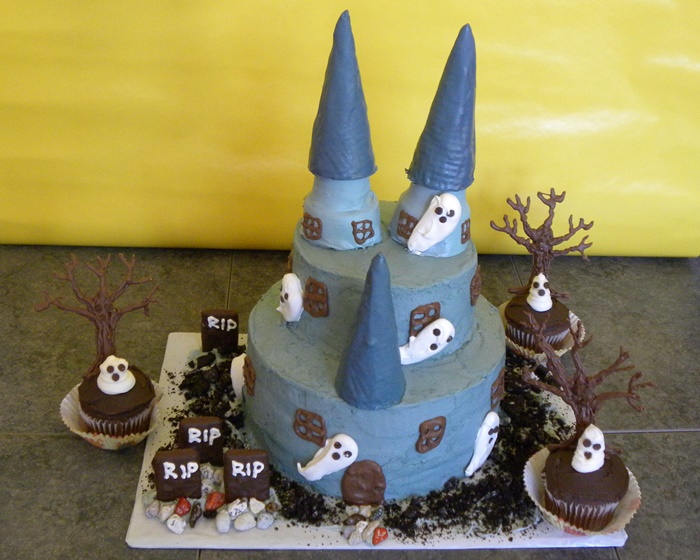 castle cake with haunted forest cupcakes