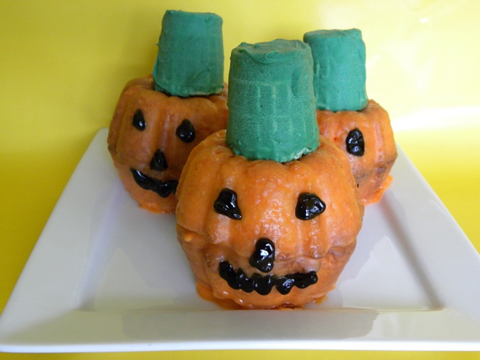 pumpkin-mini-cakes