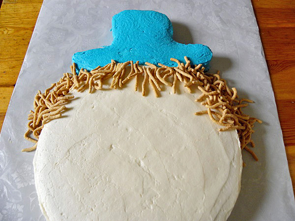 step-5-scarecrow-cake