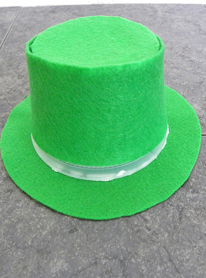 Easy kids leprechaun hat craft idea for St. Patrick's Day