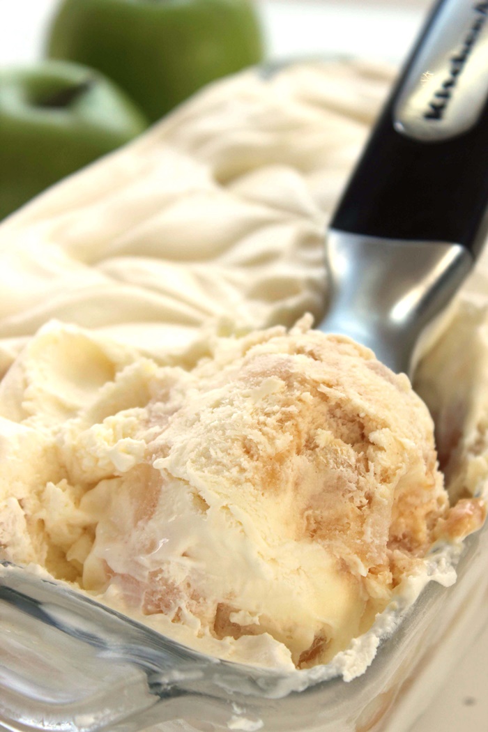 No Churn Caramel Apple Homemade Ice Cream #nochurn #icecream #caramelapple